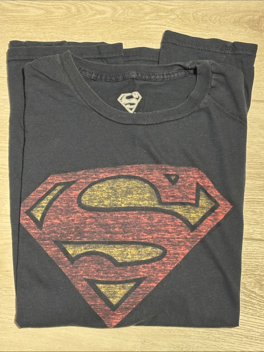 DC Comics Black Men’s T-Shirt with Red & Gold Superman Shield size 2XL